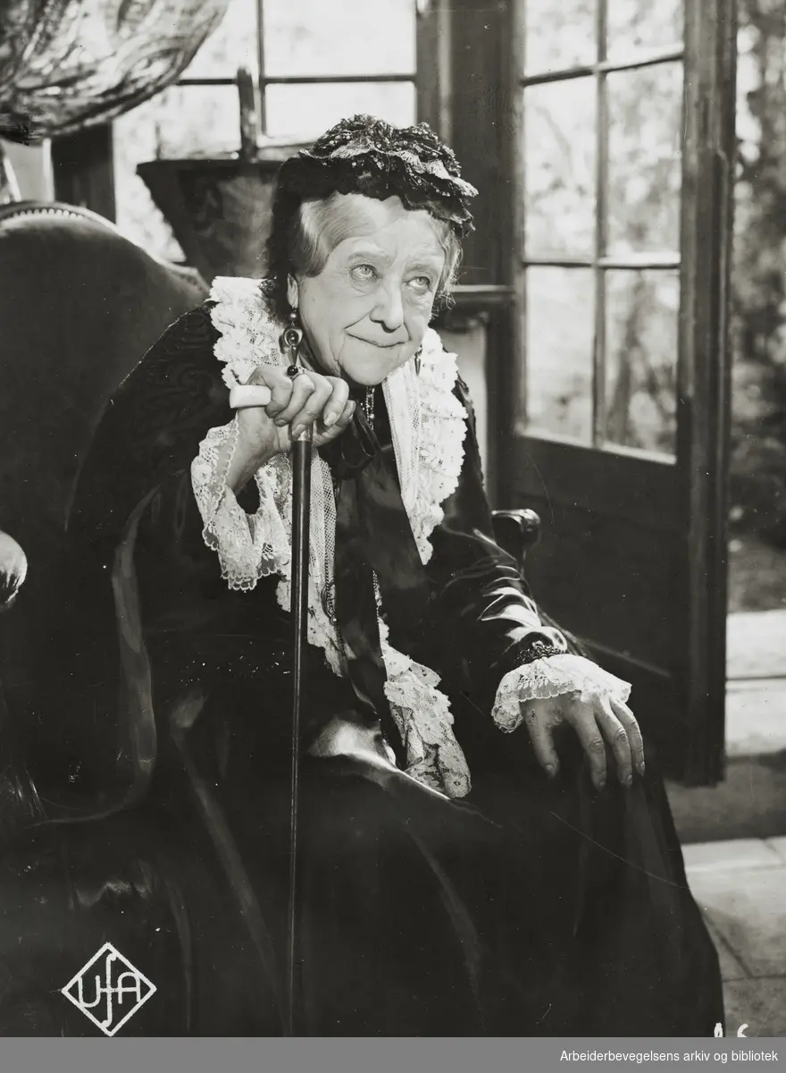 Skuespillerinnen Adele Sandrock (1863 - 1937). Fra filmen "Das schöne Abenteuer", 1932. UFA. Arbeidermagasinet/Magasinet for Alle