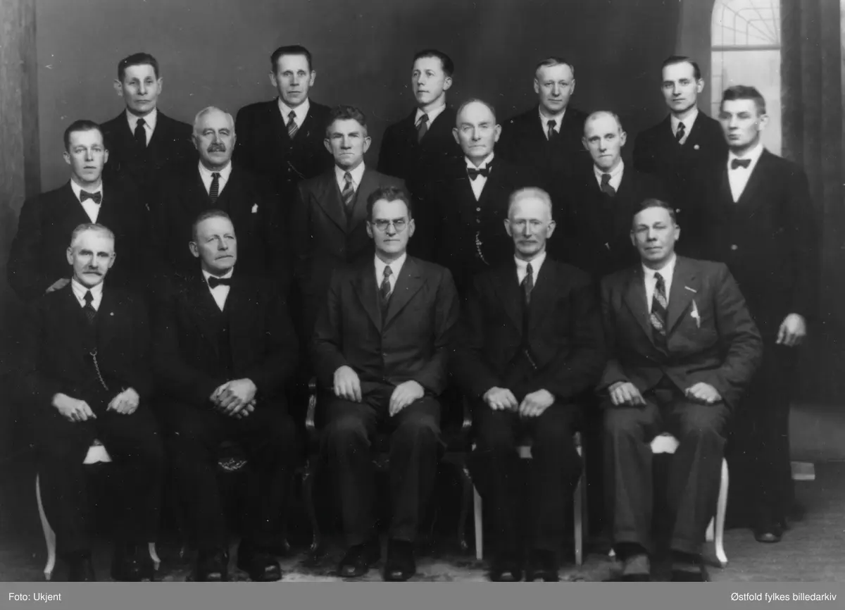 Varteig herredstyre i perioden 1938-40. Ordfører var Peder Mørkeseth. Navn med plassering, se fotokort.