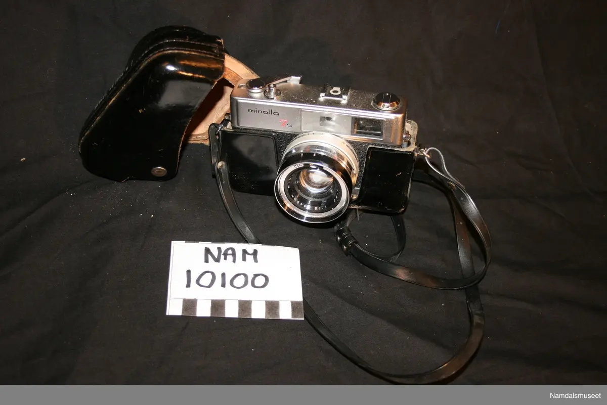 Minolta Hi-Matic 7s fotoapparat i etui for 135 film. Innebygd lysmåler