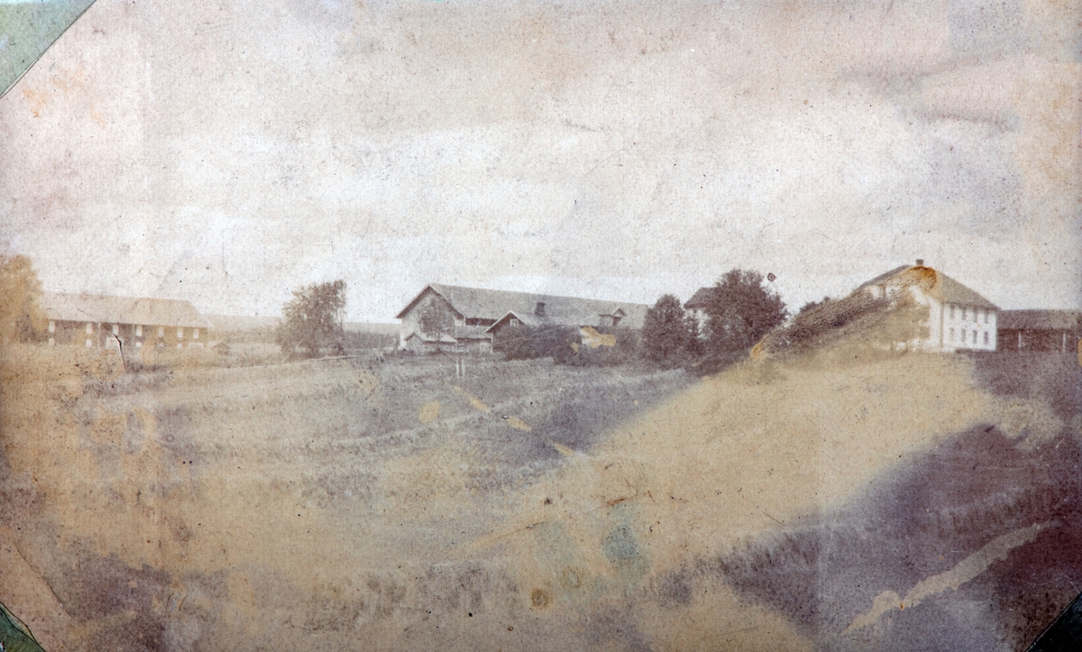 Grylling gård i Nordbygda, Løten. 1930.