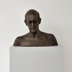 Kjøpemann Einar Lunde [Skulptur]