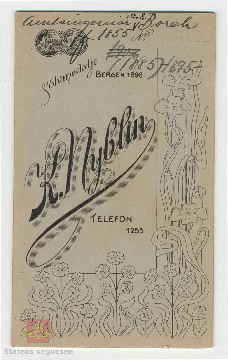 Bilde 1) I følge tidligere registrering og merking på baksiden av bildet: Arbeidslag ca. 1905 - 1915. Midt i bildet amtsingeniør Landmark sammen med Røldøler. Utlånt fra Hordaland vegkontor (Nonås)
Mest sannsynlig er det amtsingeniør Johan Peter Berg Landmark som sitter midt på bildet (med krossreim). Han var amtsingeniør i Hordaland fylke 1894 - 1919. 
Ved siden av ham til høyre på bildet sitter en smed med smedforkle.
Bilde 2 og 3) Visittkort av Johan Peter Berg Landmark, framside og bakside, i album fra "Statens veivæsens Ingeniører." 
Bilde 4 og 5)  Visittkort av Christopher Engebreth Borch, framside og bakside i album fra "Statens veivæsens Ingeniører." 
Bilde 6 og 7)  Visittkort av Hans Hagerup Krag, framside og bakside i album fra "Statens veivæsens Ingeniører." 
Bilde 8) Framside av visittkortalbum fra "Statens veivæsens Ingeniører." Statens vegvesens ingeniører ca 1859 - ca 1960.

Ref. til "Norges vegdirektører og vegsjefer," av Hans Wangensten Paus. Vedlagt informasjon fra boka, se Nedlastinger.

Gruppebildet er også gjengitt i boka "På god veg - Veghistorie i Sogn og Fjordane," av Kristin Ese, side 74, og med denne informasjon i bildeteksten:
"Vegen gjennom Haukåsgjelet vart bygd i åra 1889-1891. Her er vegarbeidarar fotograferte i samband med fint besøk, vegdirektør Hans Hagerup Krag (med krossreim, i midten)
 og amtsingeniør Christopher Engebreth Borch (med klokkekjede, i midten til høgre)." 
Foto: Ingeborg Vigdal