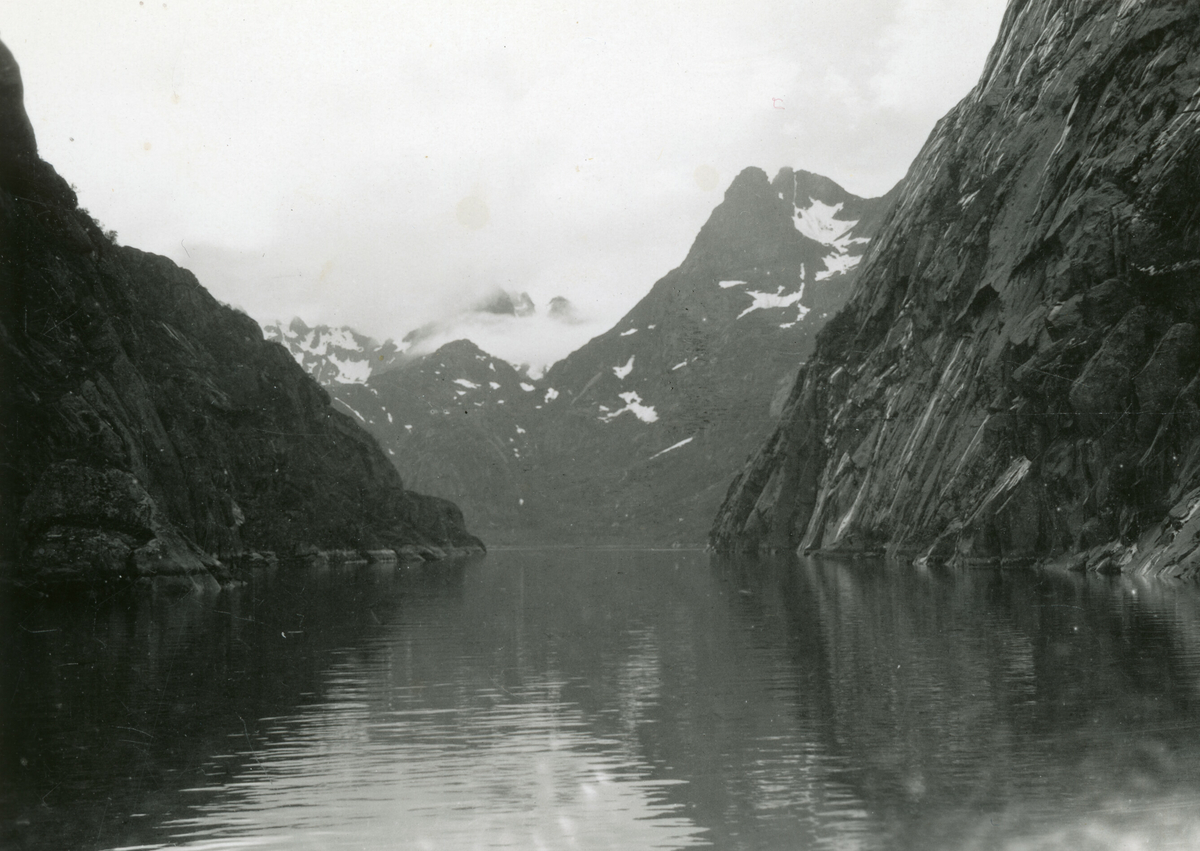 Tre bilde frå Trollfjord i Lofoten.