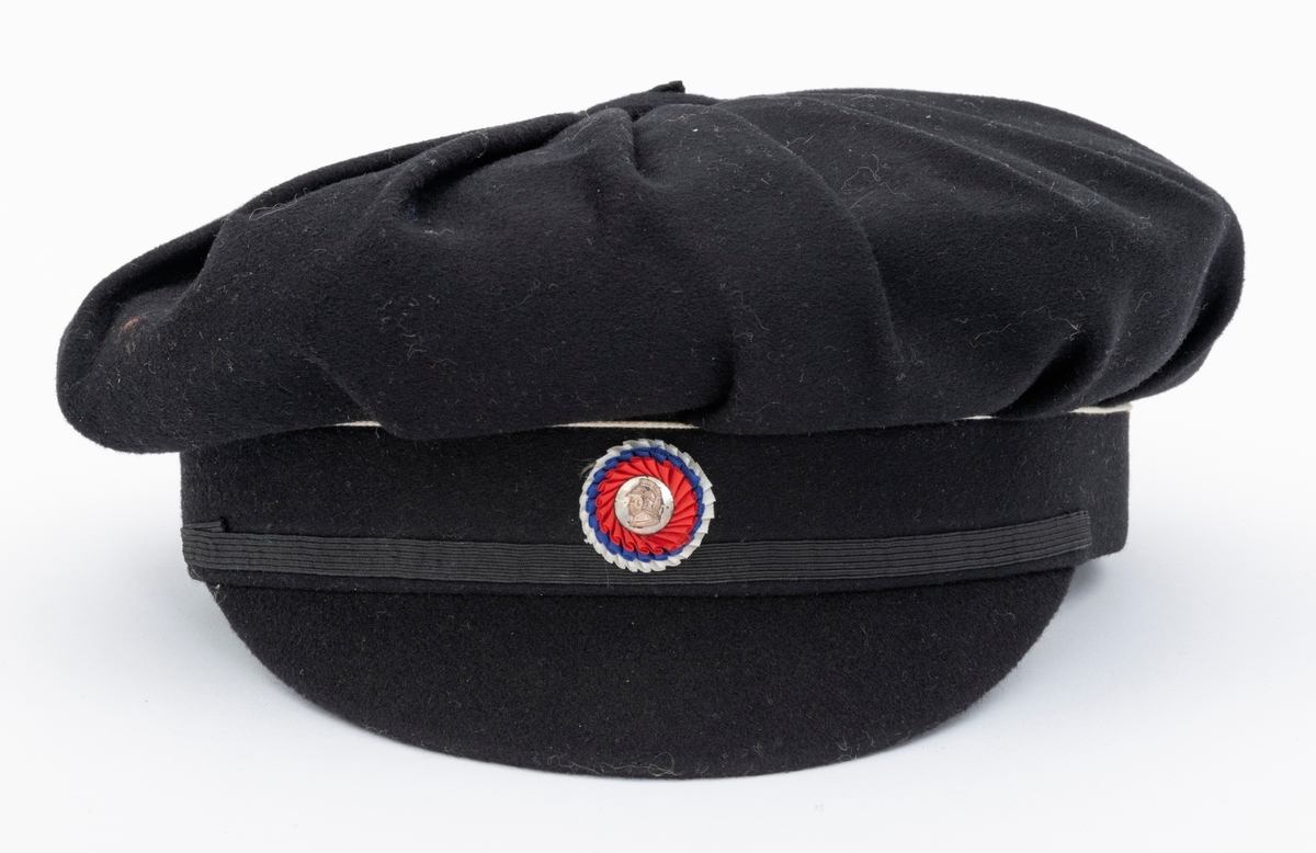 Sort studenterlue brukt av giver, Tone Marie Buberg.