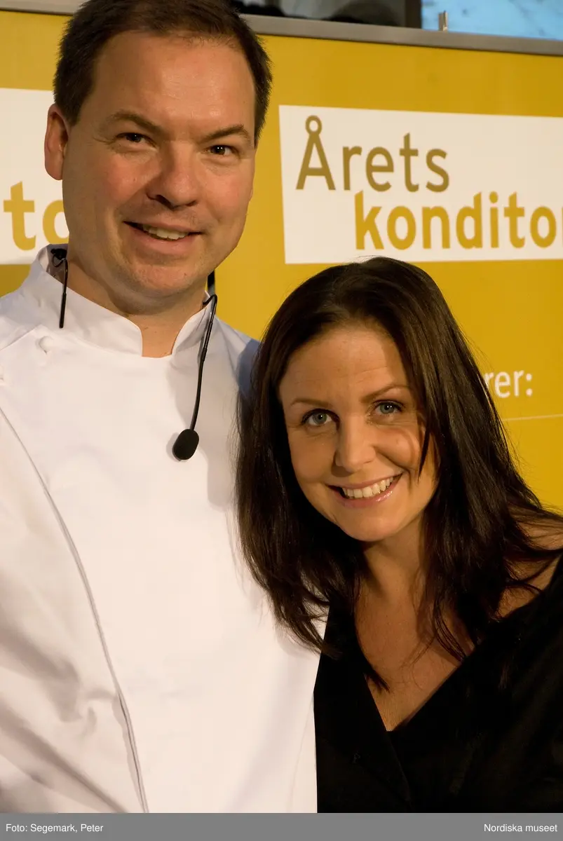Chokladfestivalen på Nordiska museet 2008. Vinnare av utmärkelsen Årets konditor 2008 Maria Grave. Initiativtagare och arrangör Magnus Johansson.