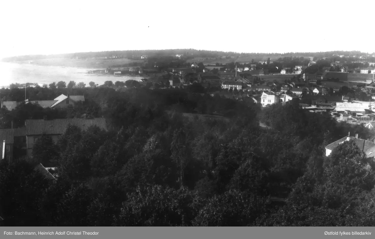 Panorama fra kirkespiret i Moss mot sydvest og søndre Jeløy med Værlebukta, ca. 1910.