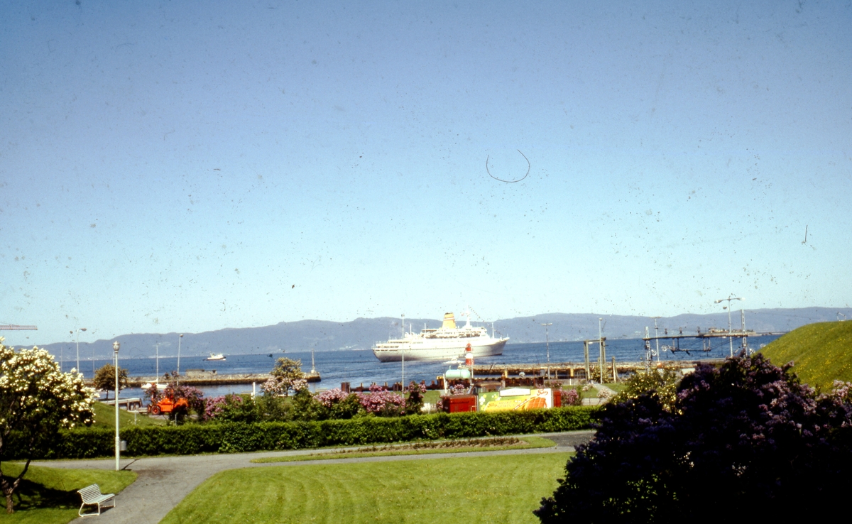 Skip på fjorden sett fra Skansenparken