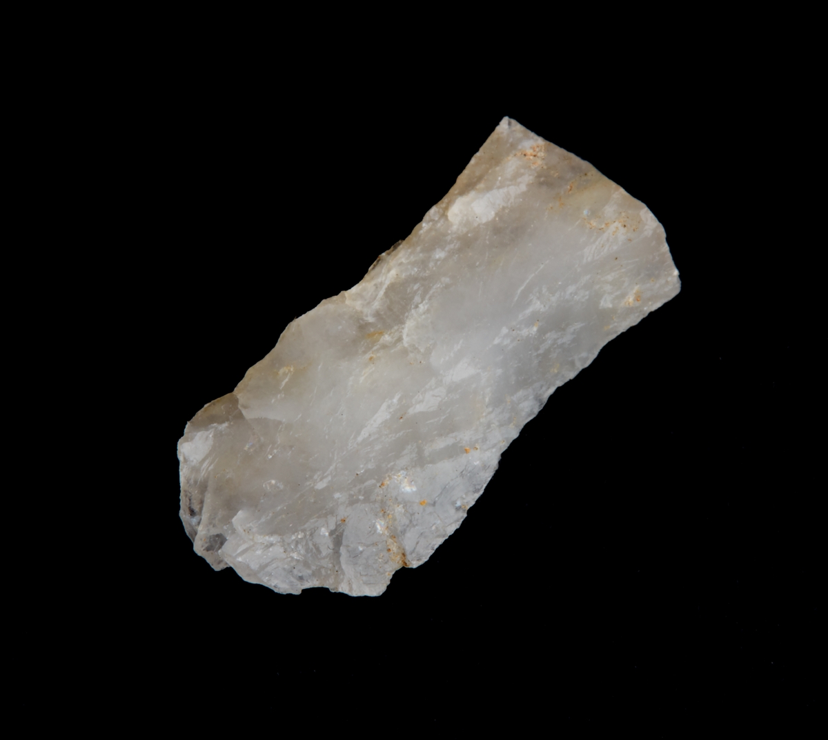 Mikrospån. Fragmenterat. Proximal del återstår.