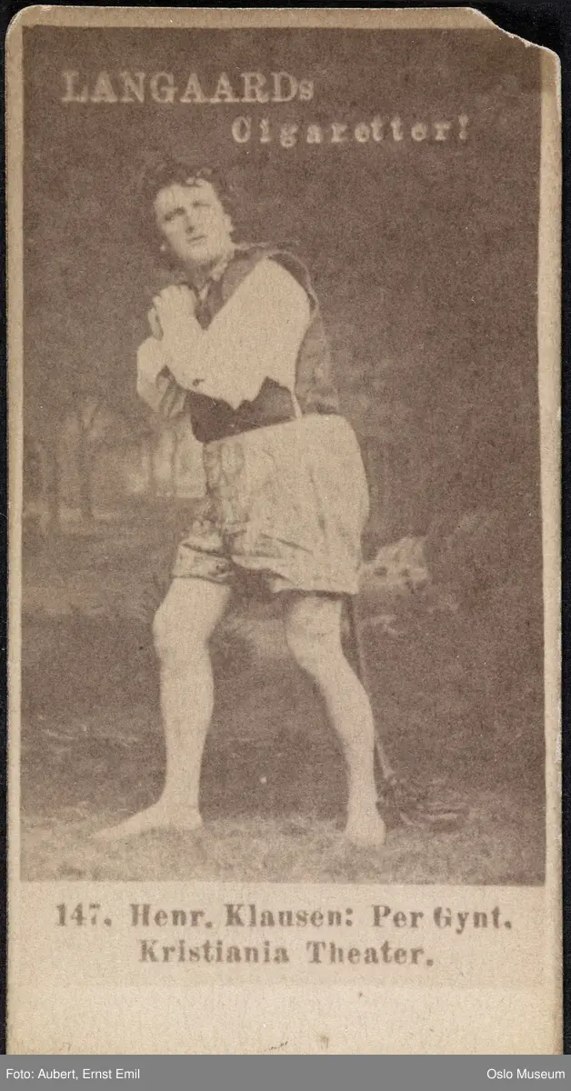 portrett, mann, skuespiller, rollebilde, Peer Gynt på Christiania Theater, liggende helfigur, kostyme