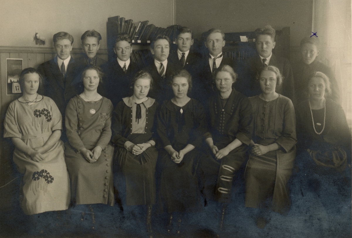 Klassebilde fra Tynset folkehøgskole 1924-25