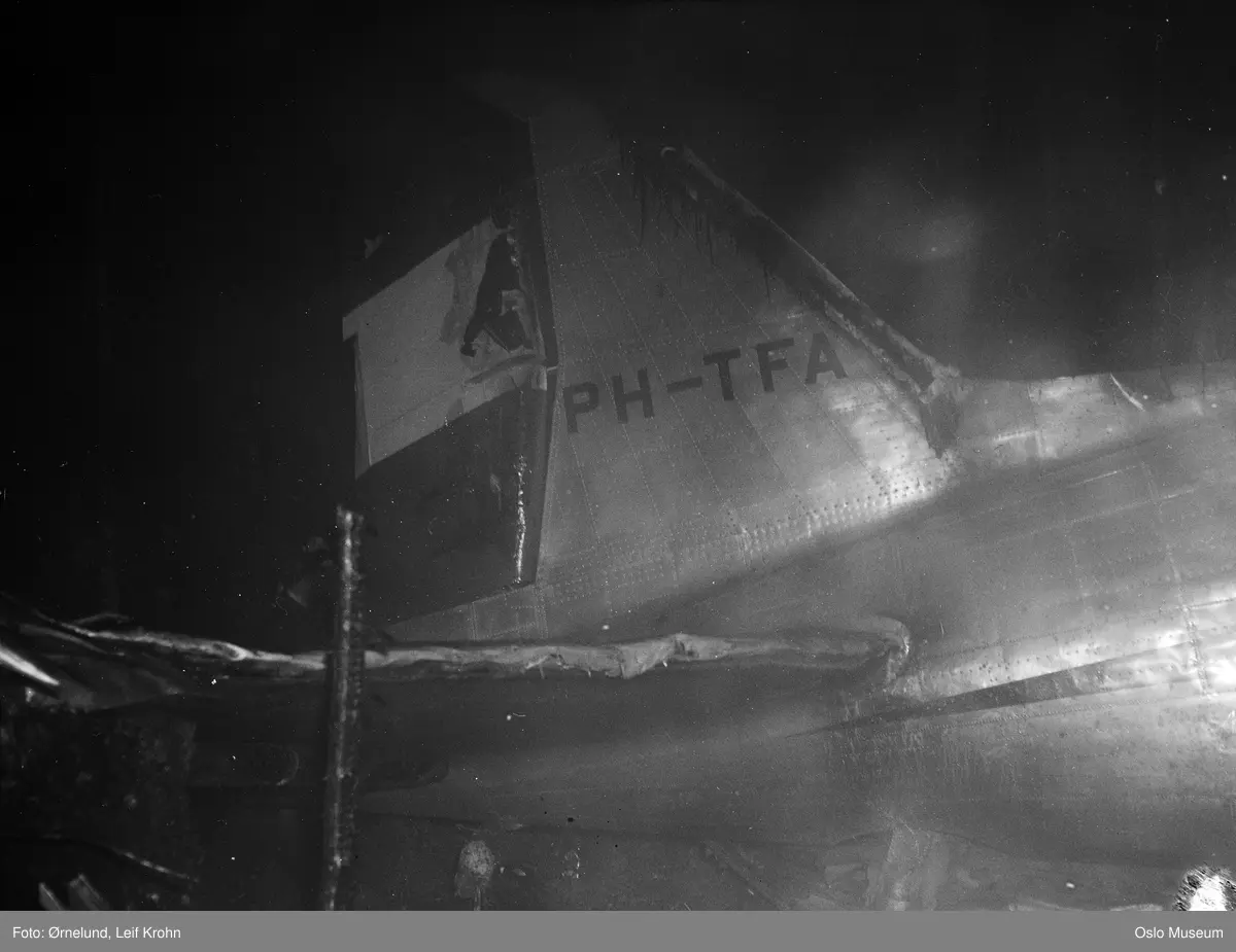 flyulykke, nederlandsk fly (Douglas C-47 Skytrain med registreringsnummer PH-TFA fra flyselskapet Aero Holland) med jødiske barn