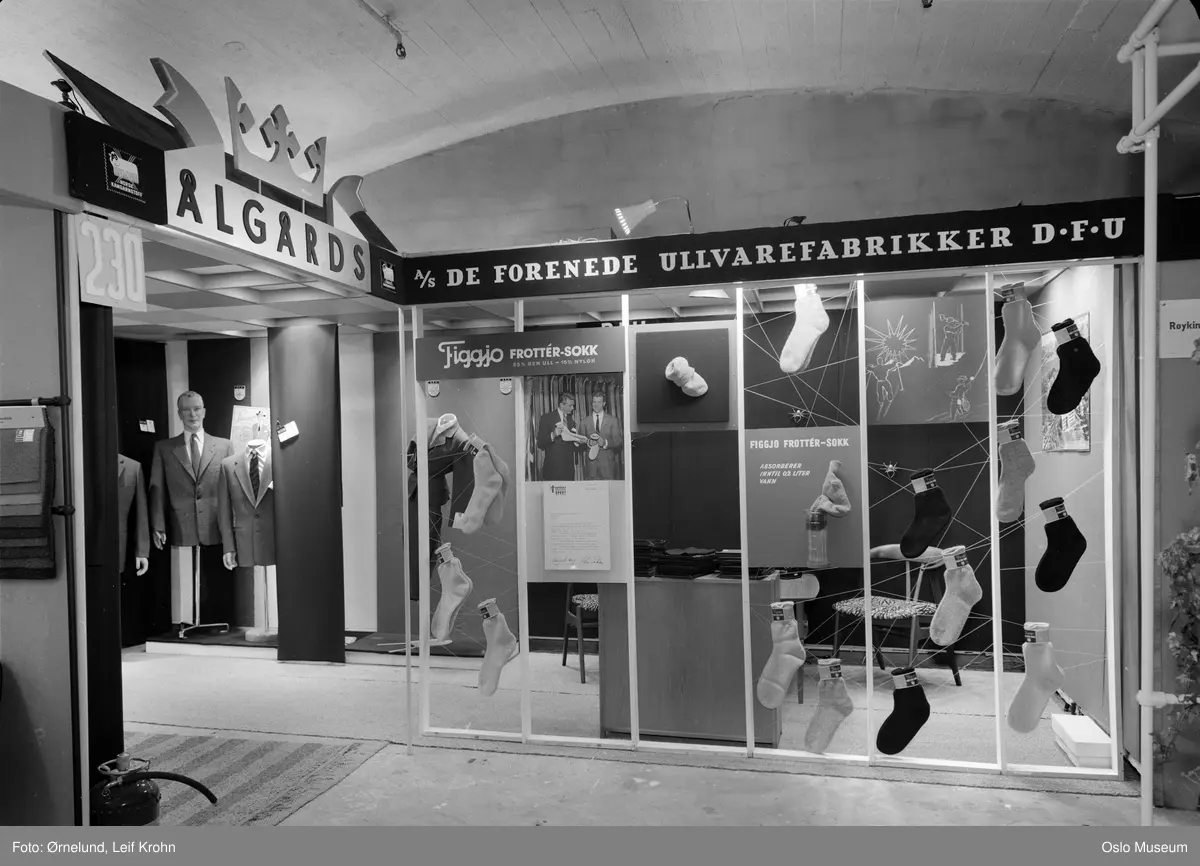 De Forenede Uldvarefabrikker ble dannet i 1916 for å effektivisere produksjonen gjennom samarbeid mellom en rekke ullvarefabrikker over hele landet: Aalgaards Uldvarefabrikker i Gjesdal og de to filialfabrikkene Tricotagefabriken Figgjo og Uldvarefabriken Aasen, samt firmaene Fredfoss Uldvarefabrik, Vestfossen, Frysja Uldvarefabrik (Klædefabrikken ved Hjula) og Grorud Tekstilfabrik.