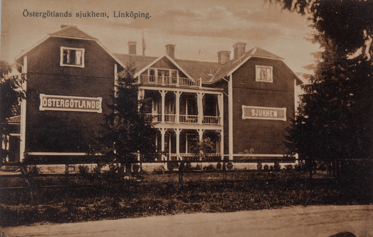 Östergötlands sjukhem i Linköping. Sjukhus. Vykort med motiv från Linköping. Vykort digitaliserade ur Stiftsbibliotekets samlingar på Linköpings stadsbibliotek.