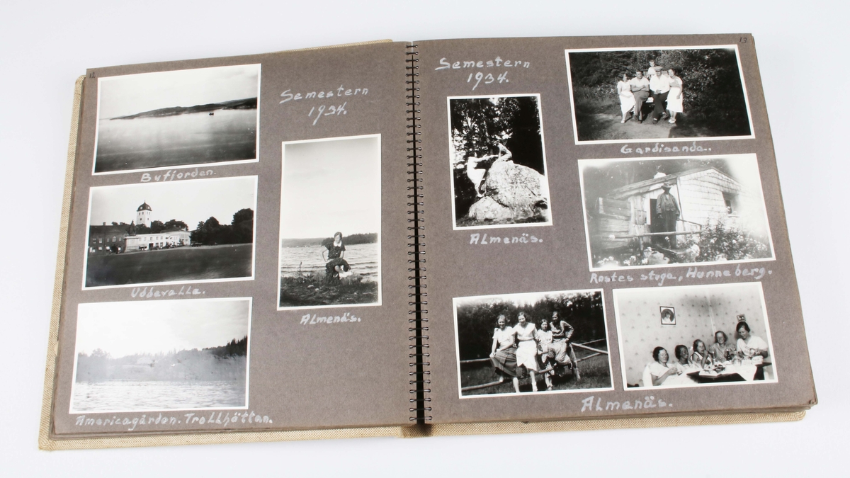 Fotoalbum. Pappband, klätt i beige cloth. Består av 30 blad av mörkgrå papp. Varje sida, med 5-6 påklistrade svartvita fotografier. Första sidan med handskrivet årtal: "4/9-1936". Fotografier tagna av givaren, under åren 1932-1944. I gott skick.