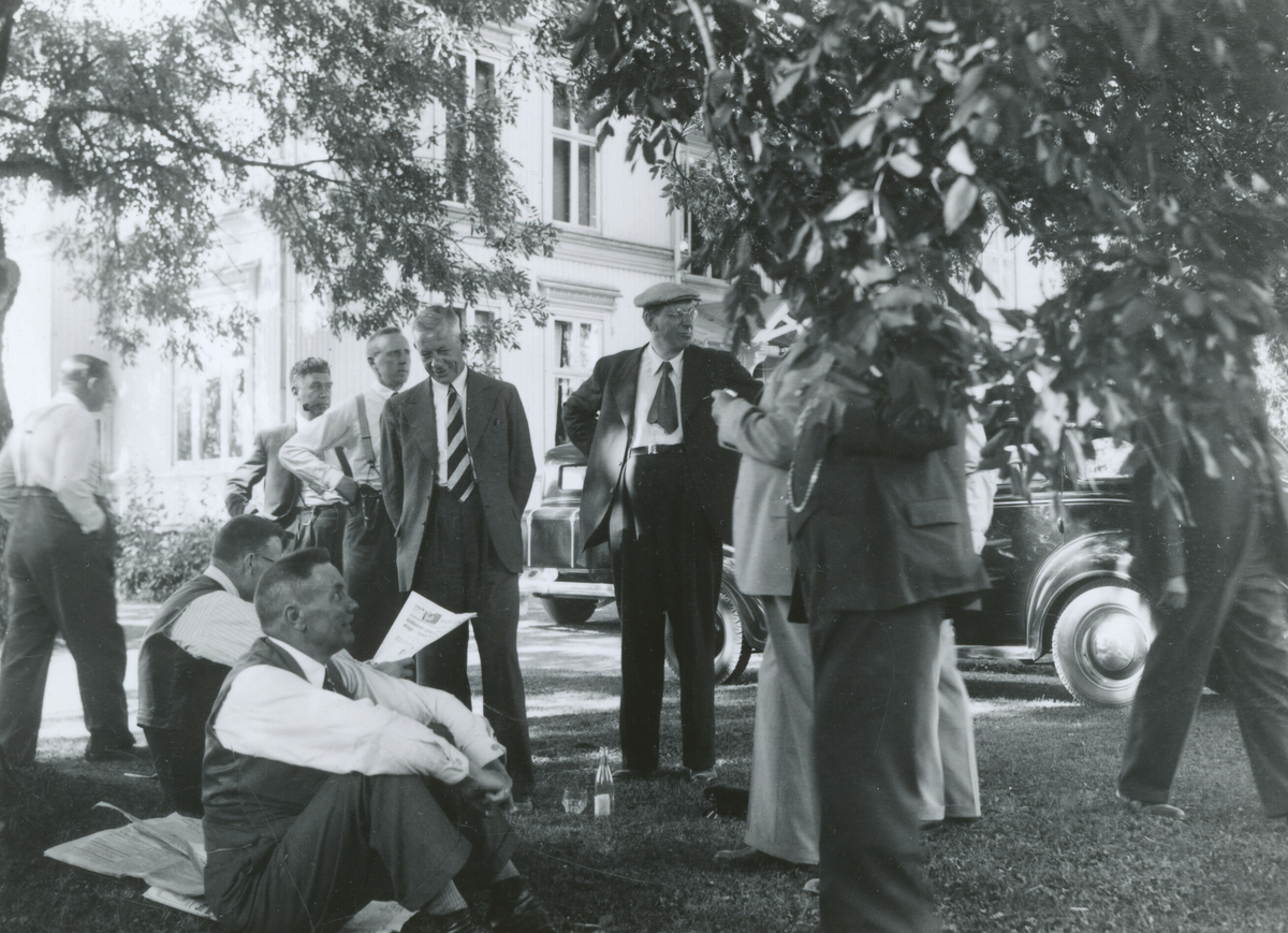 Kornrådet på besøk på Fossnes landbruksskole i Vestfold 9. august 1938.