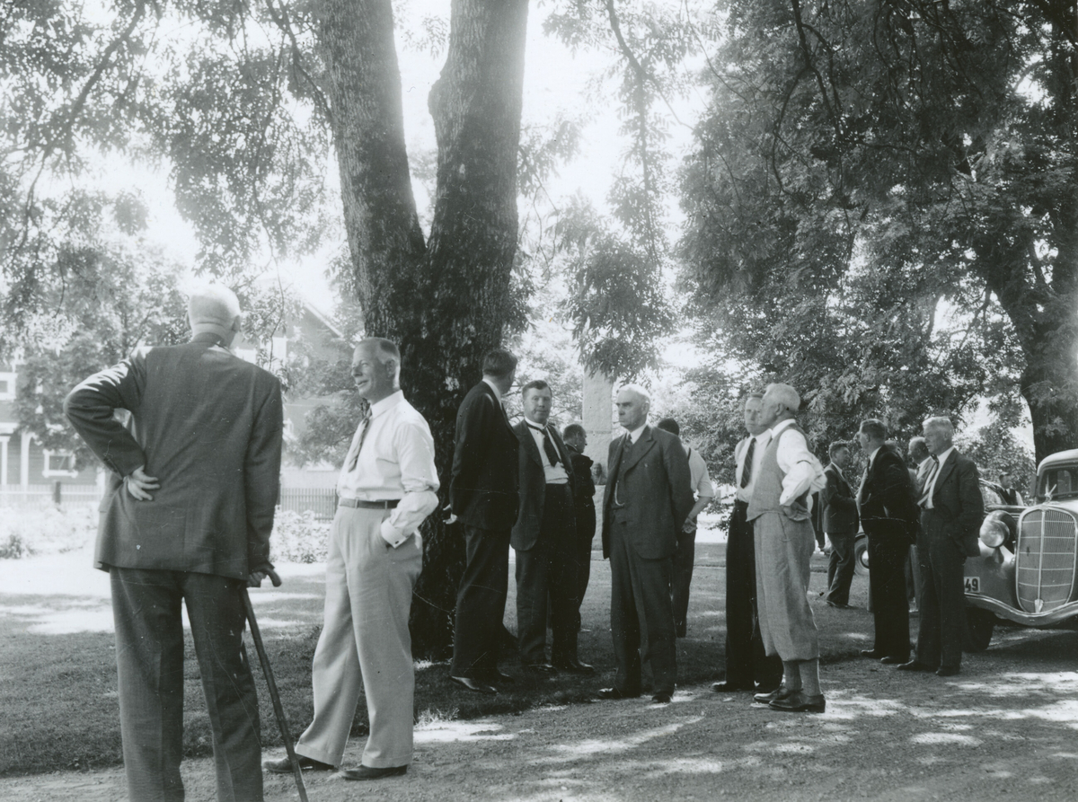 Kornrådet på besøk på Fossnes landbruksskole i Vestfold 9. august 1938.