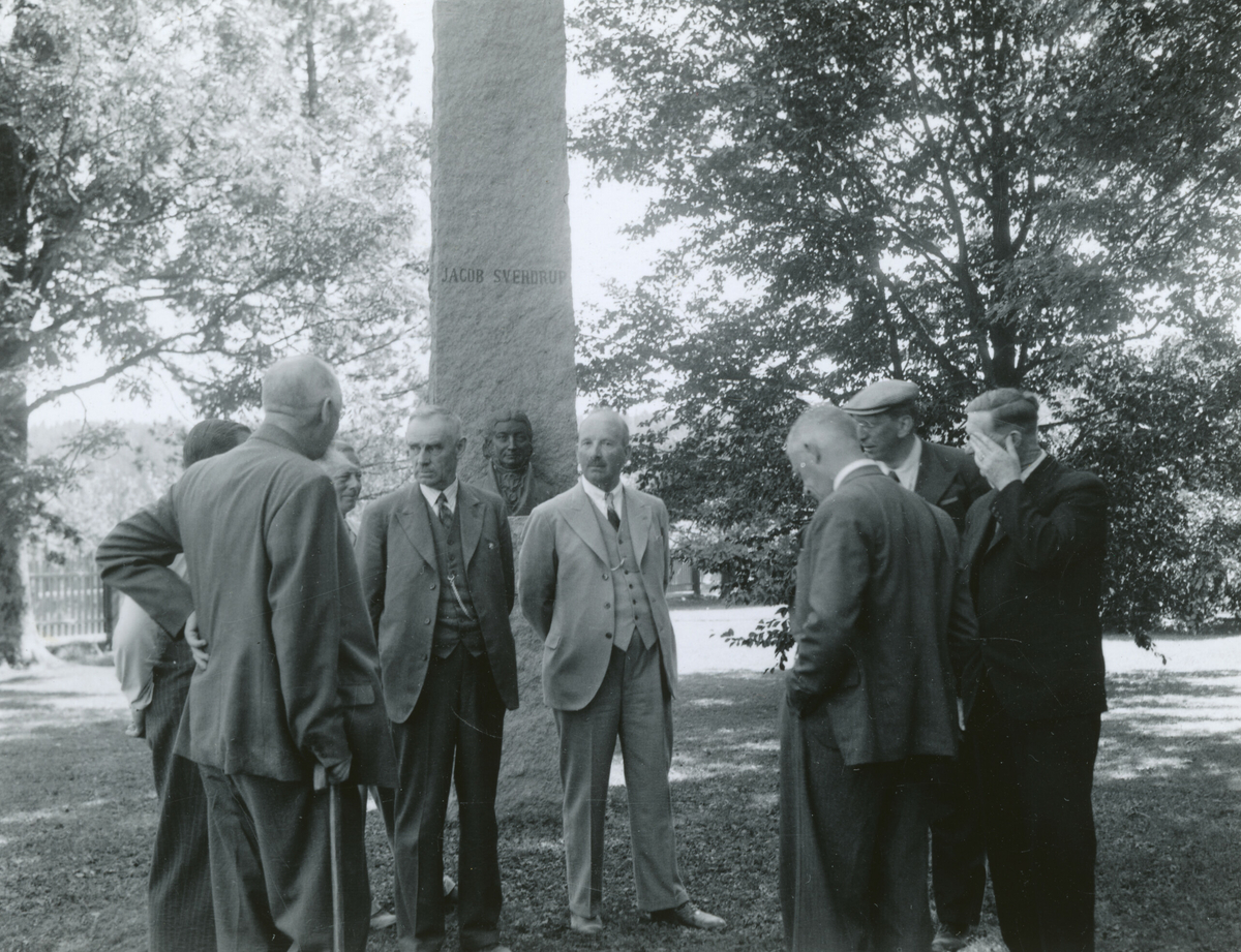 Kornrådet på besøk på Fossnes landbruksskole i Vestfold 9. august 1938.