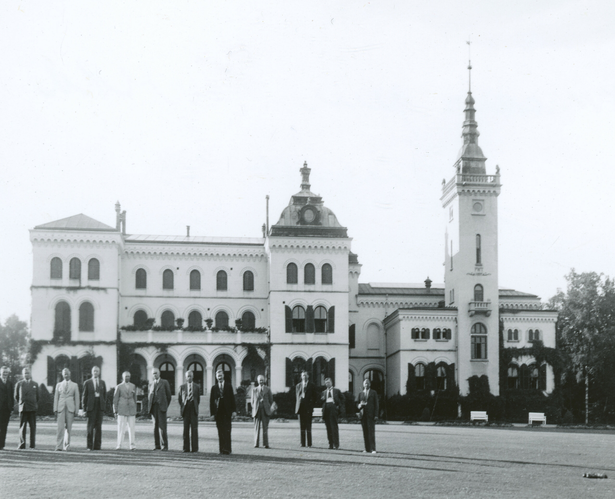 To bilde frå Fritzøehus |0. august 1938.  Bilda er tatt under Kornrådets reise i Vestfold.