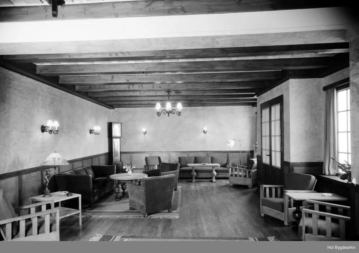 Interiør, Ustaoset Hotell, salong, golvklokke, sjeselong, stol