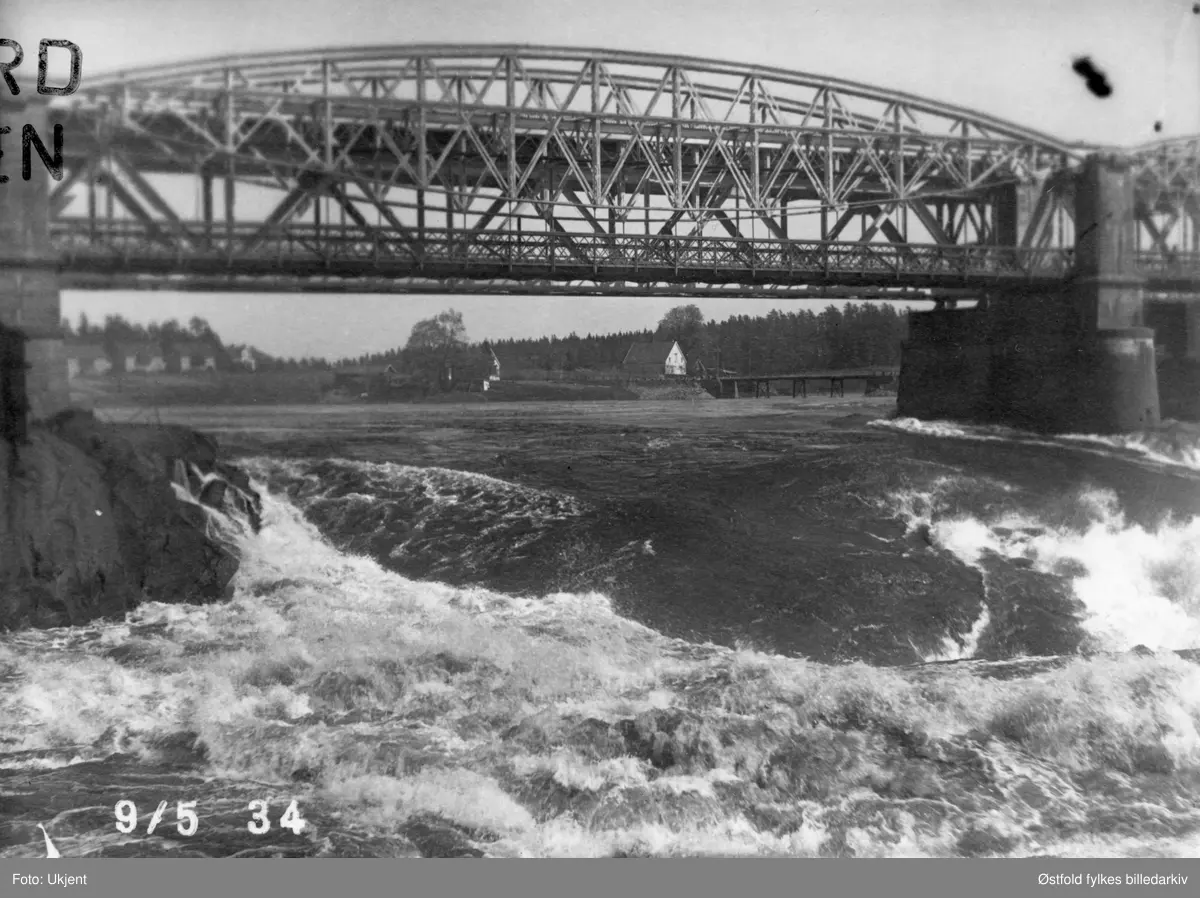 Sarpsbrua i Sarpsborg 9. mai 1934.
