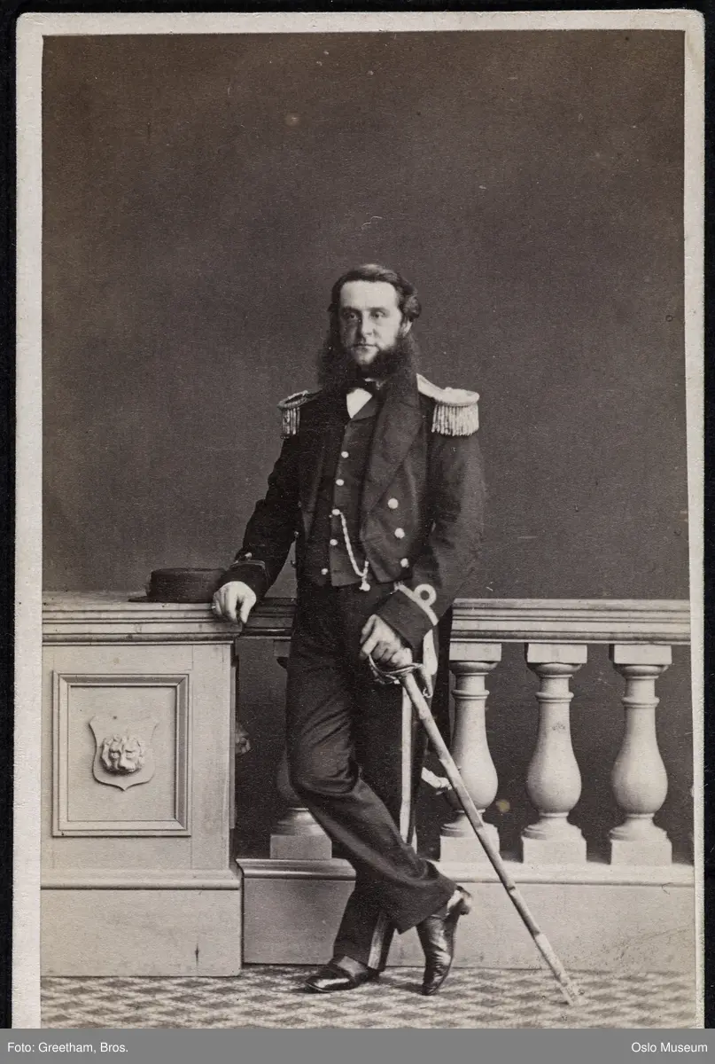 portrett, mann, løytnant, stående helfigur, uniform, kinnskjegg