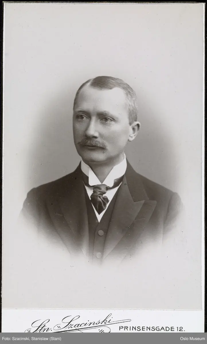 portrett, mann, vignettert brystbilde