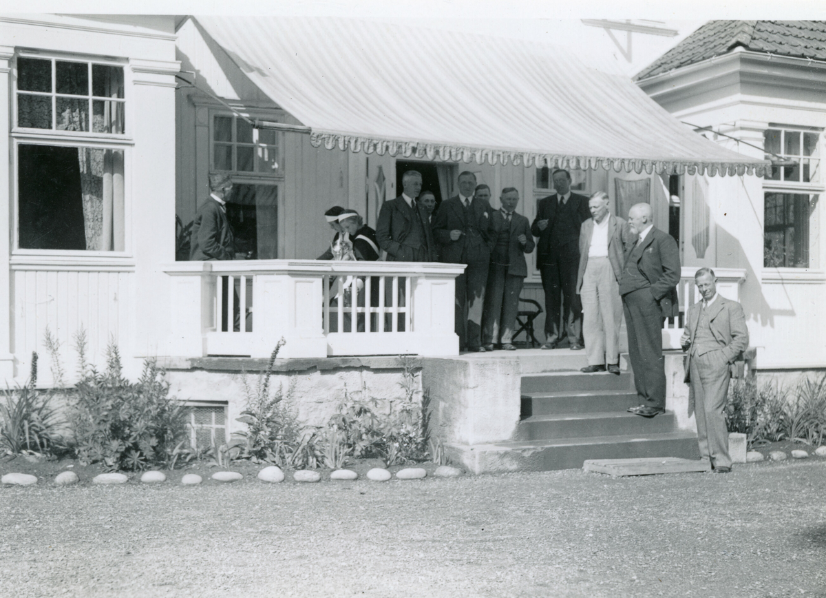 Kornrådet på besøk på Veigård i Bagn 17. august 1935.  