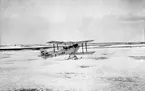 Flygplan de Havilland DH. 60X Moth, civilregistrerat S-AABN, i vinterlandskap. Flygplanet tillhörde Aeromaterial AB och deltog vid undsättningen av luftskeppet Italia på Spetsbergen 1928.