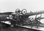 Havererat flygplan J 1 Phönix D.II, nr 961. Efter motorstopp under start från Järvafältet, Barkarby, 30/9 1930.