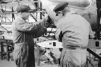 Arbete med flygplan J 7, Bristol Bulldog på Centrala flygverkstaden Malmslätt, 1930-tal.