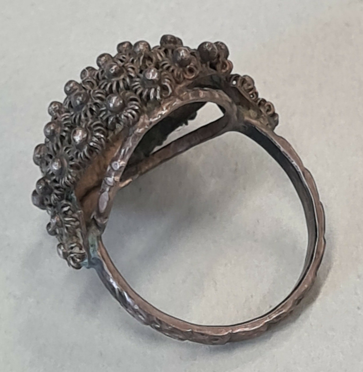 Ring med dekor.