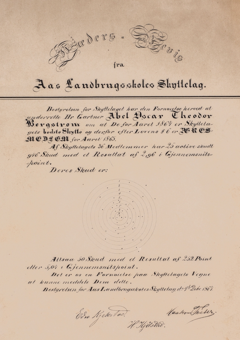 Tidleg på 1850-talet kom fruktutstillingar eller hagebruksutstillingar i gang i Norge. Dette var eit ledd i å få opp interessa for hagebruket i landet vårt. Utstillingane var etter modell frå England, Tyskland og Frankrike, og den første tida blei det lagt stor vekt på å vise dyrking av matnyttige vekstar. Frukter og særleg fruktsortar fekk ein stor plass, men også grønsaker. Elles var bær, planteskoleprodukt, typar av vin og tørka produkt med. Også handverk kunne vera med på slike utstillingar. Gjennom utstillingar skulle impulsar utafrå vere med på å få fart i hagebruket som næring. Hagebruket kunne gje norsk landbruk eit ekstra bein å stå på.

Det var ikkje berre hagebruket som fekk sine utstillingar midt på 1800 talet. Mest kjende var fesjåa der både storfe og småfe blei kåra, og hesten blei kyndig vurdert.

Dei mange utstillingane engasjerte, og konkurranseinstinktet kom fram mellom produsentane og mellom landsdelane. Den første tida var det aller viktigaste å stimulere fruktdyrkarane til å bli dyktigare i sin produksjon. Etter kvart kom aspektet med marknadsføring meir inn i biletet. Reklame og å informere forbrukarane kom også tidleg inn som moment for utstillingane, og dei siste utstillingane var i stort mun retta mot forbrukaren. Hagebruks-utstillingar eller fruktutstillingar heldt fram til utpå 1960-talet, kanskje lengre, men forma endra seg med tida.