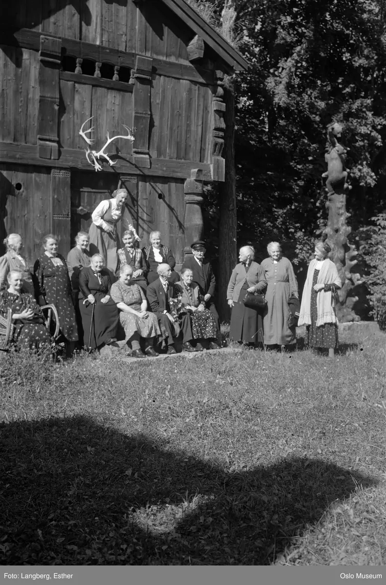Inga Bjørnsons "Ut i solen-tur" til Tilla Valstad.