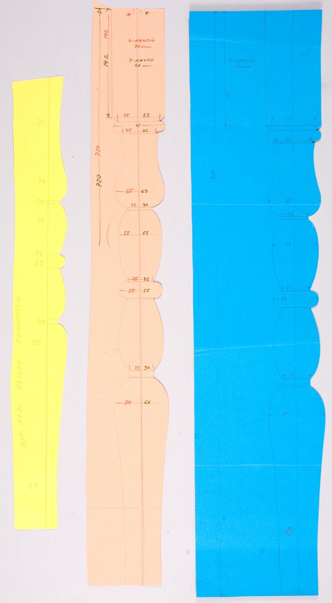 Mallar till bordsben och ryggpinnar till stolar. Vissa med noteringar och måttangivelser.