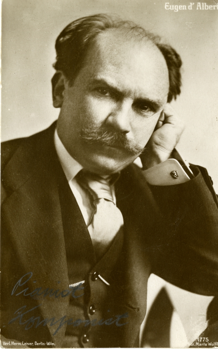 Ti ulike foto, tegninger og trykk som viser Eugen d`Albert.