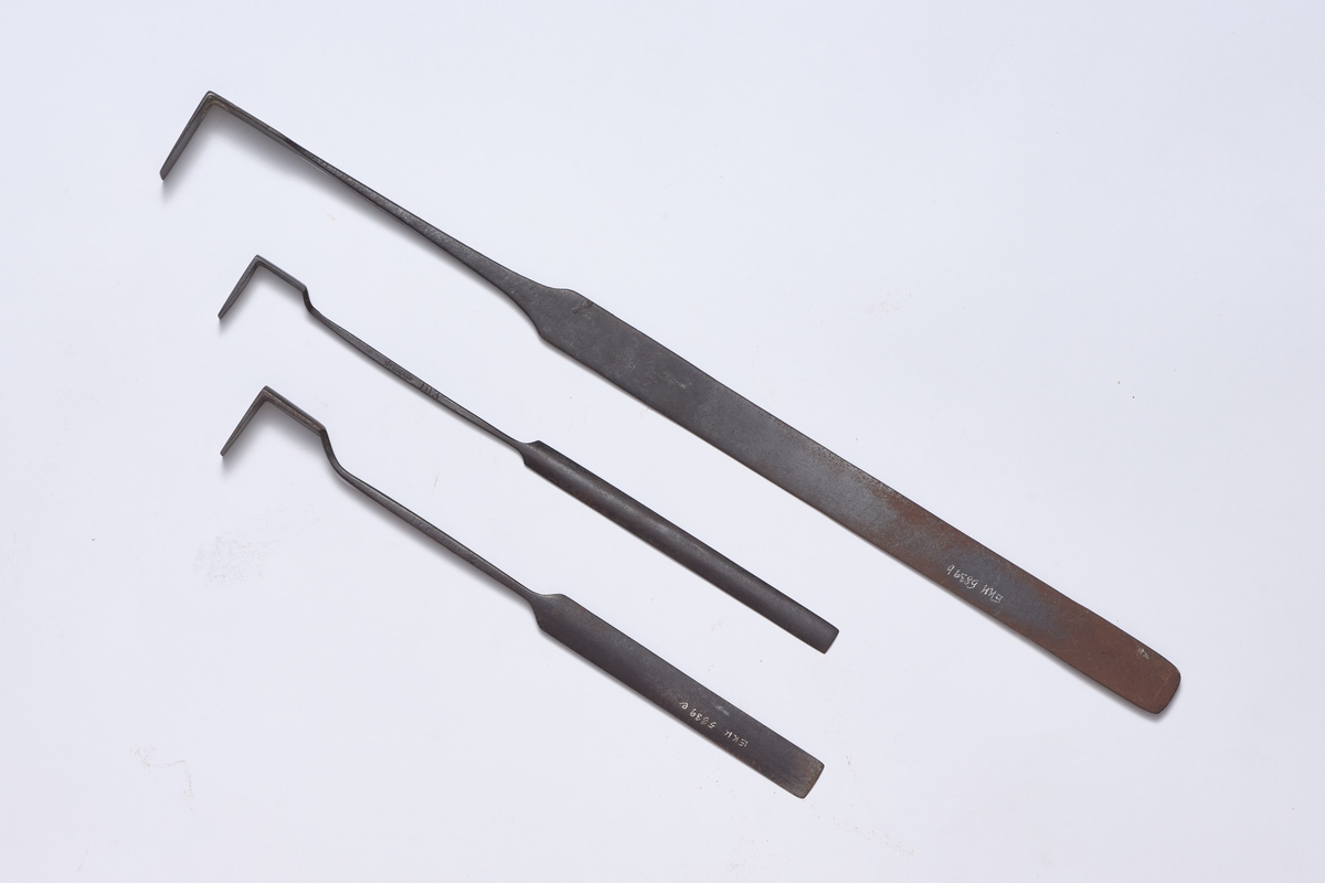 Benyttes til pussing under forming.  Sandstøping. Slette kanter, fjerne bøss i riller. Reparere skader i spor