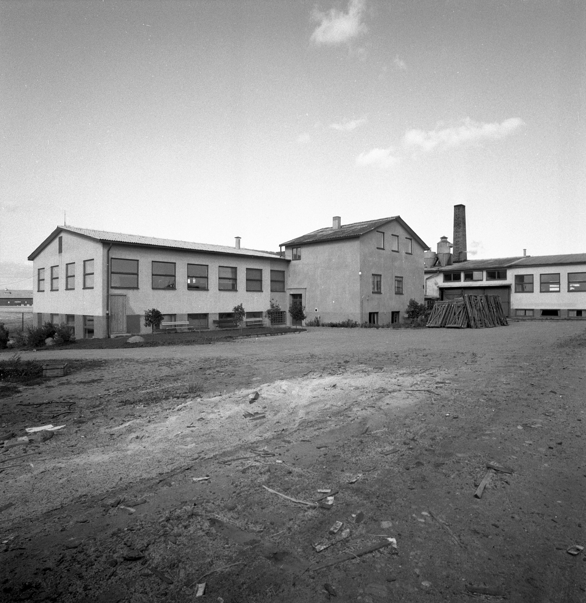 Ända in på 1960-tal bar Linköping stolta traditioner av möbeltillverkning. En ur mängden av industrier var AB Eilas, specialist av klädd och stoppade möbler, inte minst bäddsoffor. Firman var grundad i västgötska Moholm 1929 men namnändrad och etablerad i Linköping från 1931.