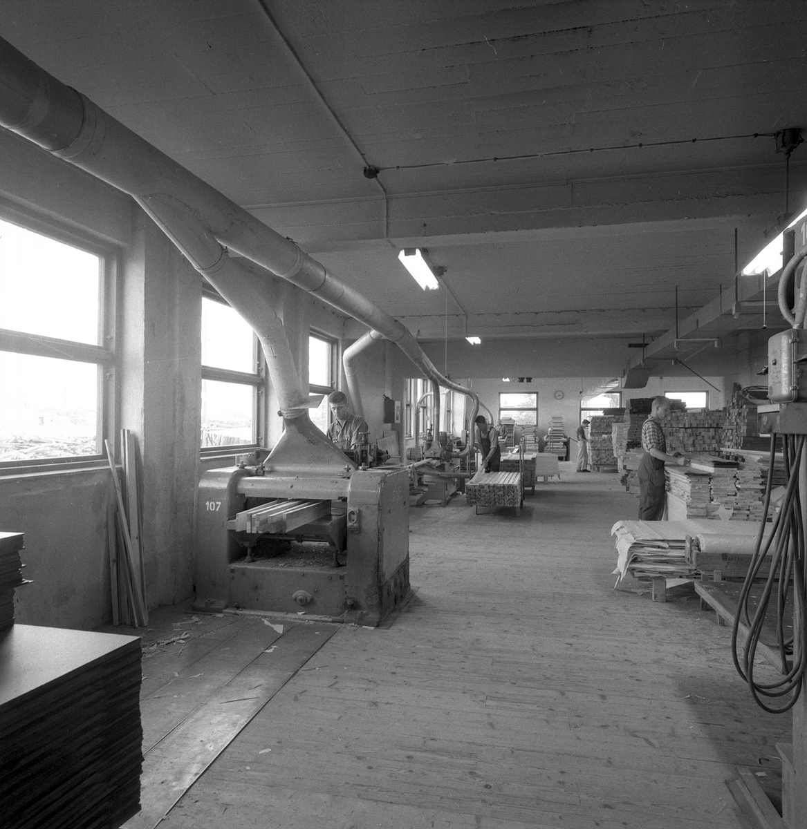Ända in på 1960-tal bar Linköping stolta traditioner av möbeltillverkning. En ur mängden av industrier var AB Eilas, specialist av klädd och stoppade möbler, inte minst bäddsoffor. Firman var grundad i västgötska Moholm 1929 men namnändrad och etablerad i Linköping från 1931.