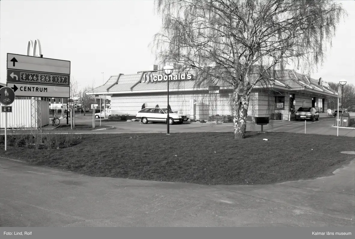 McDonalds vid Polhemsgatan i Kalmar sett från Daléngatan.