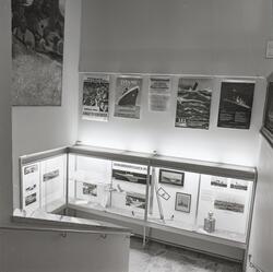 Utställningen "Skärgårdskryssaren 80 år" i trappmonter. Över