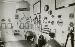 Utställning i Nautiska avdelningen, Instrumentavdelningen, i