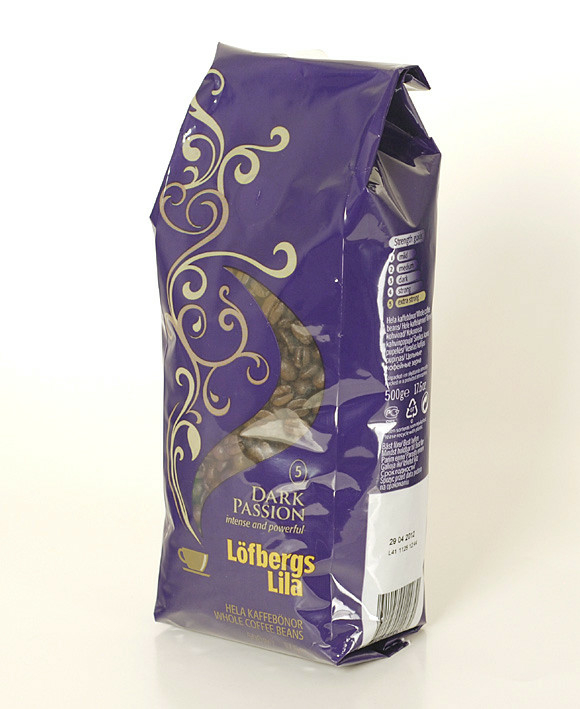Kaffeförpackningar i kartong och plast av sorterna:
Black Intense: En lila förpackning av kartong med namnet på smaken tryckt på ovansidan "black intense", samt en gul logotype: "Löfbergs lila". Förpackningen innehåller 10 espresso kaffekapslar (vilket står på förpackningen).
Dark passion: En lila förpackning i plast med ett motiv på framsidan bestående av ett ljusare ornament som slingrar sig ur en kopp. Samt ett genomskinligt vågformat parti vid sidan om motivet. Förpackningen har en text med namnet på smaken "dark passion" samt logotypen "Löfbergs lila". Förpackningen innehåller mörkbruna kaffebönor.