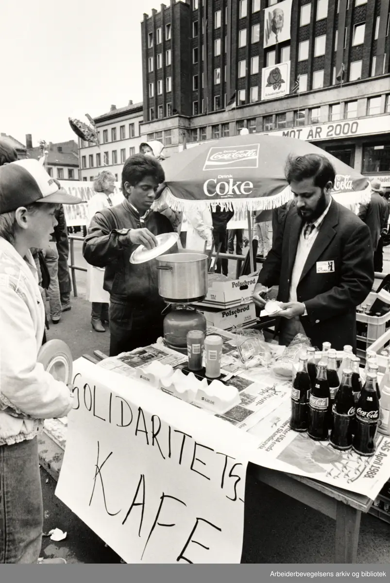 1. mai 1988. Solidaritets kafe på Youngstorget.