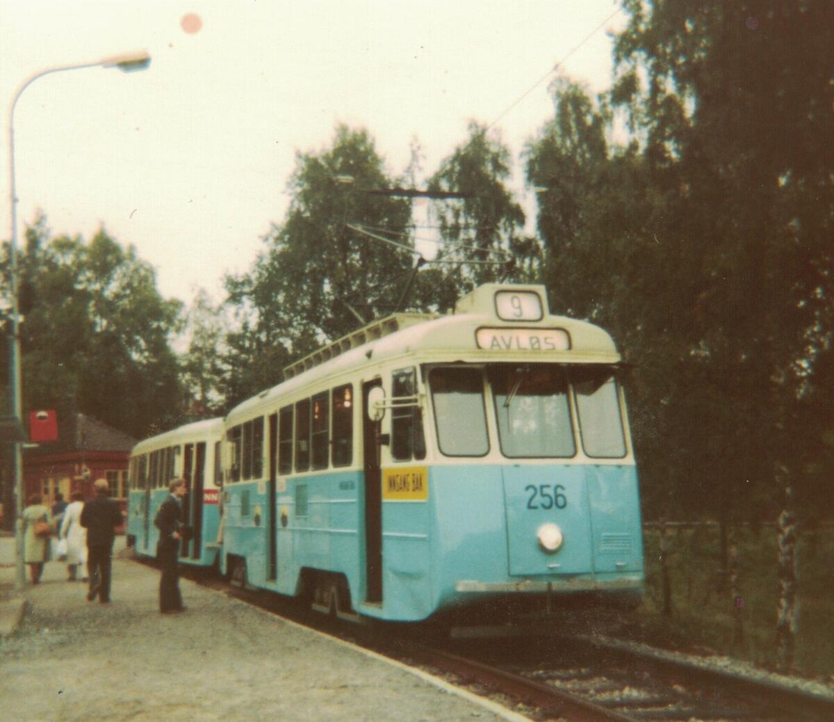 Oslo Sporveier, MBG 265 og TBG 583, på line 9 her stoppet på Ljabru i 1980.