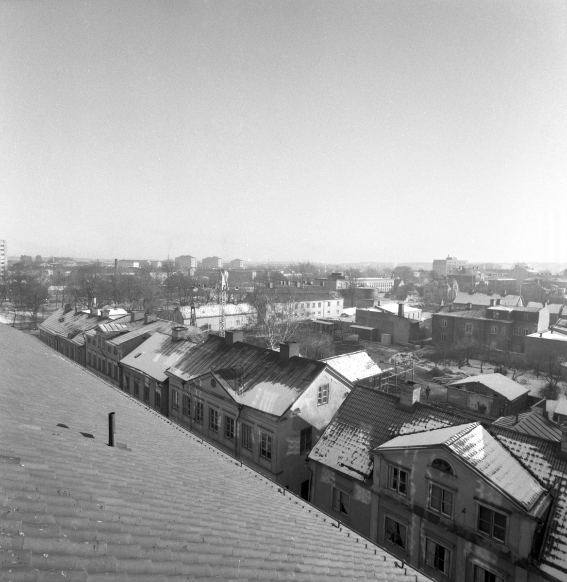 Bildserie från den stora omdaningen av kvarteret Druvan i Linköping. Fotografier från 15-16 mars 1961.