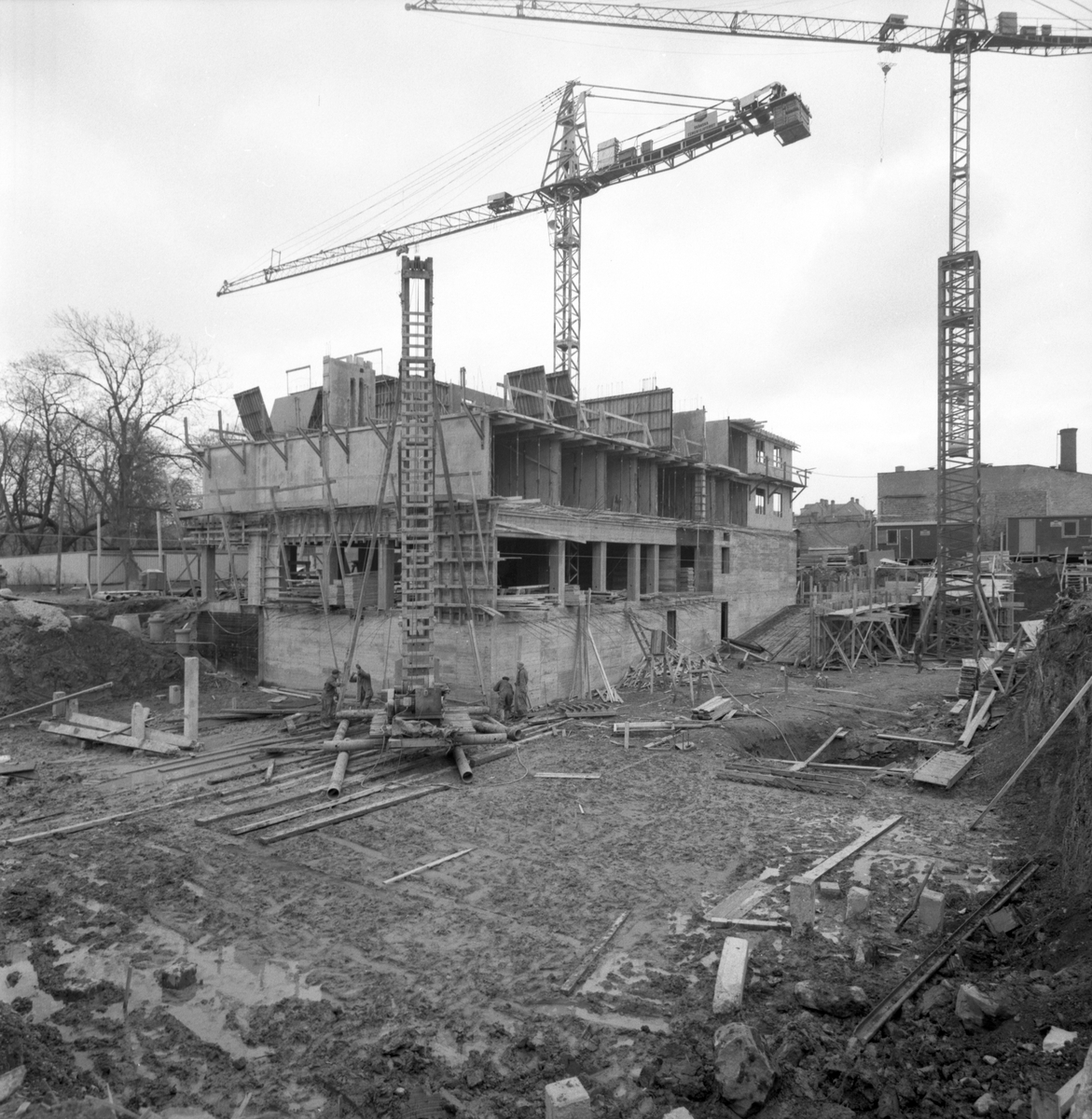I april månad 1961 formades andra våningen av blivande sju i det komplex som skulle få adress Hamngatan 16. Huset kom att bli ett markant inslag i den närmast totala omdaning av kvarteret Druvan som genomfördes vid tiden.