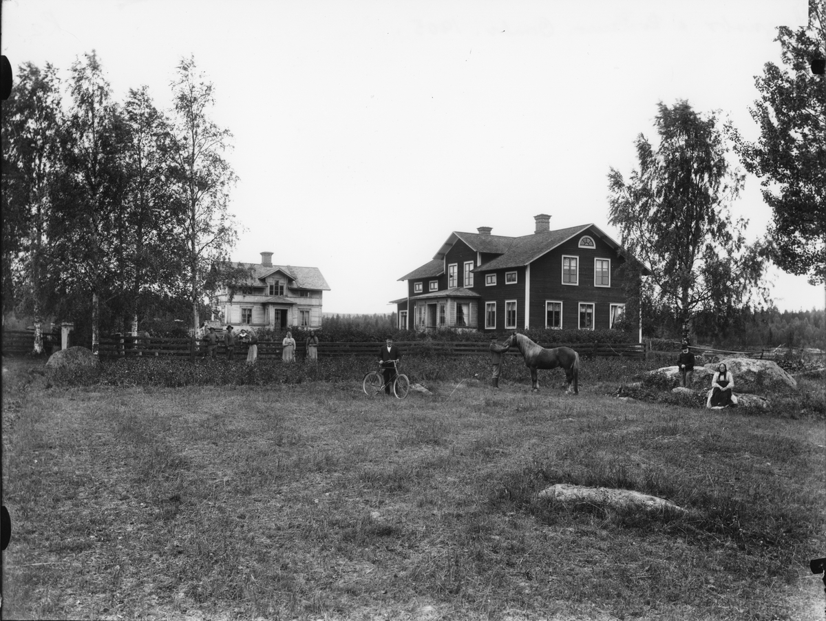 Gårdsmiljö från Uggasbo i Runemo, Alfta socken.