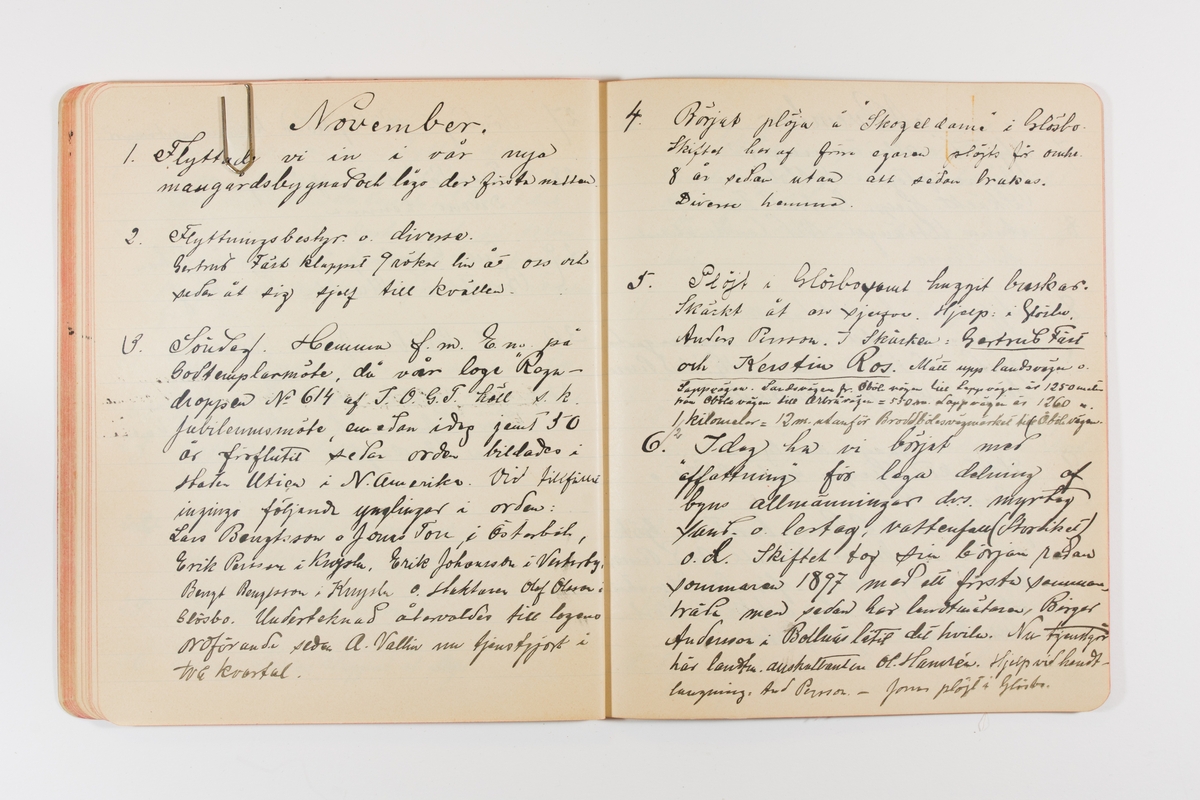 Dagbok från 1901 omfattande 71 skrivna sidor samt en skriven lapp. Inbunden med vaxdukspärm. Skriven av bonden, sjömannen och godtemplaren Per Svensson (1863-). Denne var gift med Kerstin Persdotter i Östergården (Österböle nr 2) i Rengsjö socken. Anteckningarna berör arbete, resor, väder osv.