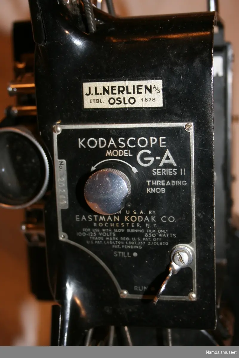 Kodascope 16 mm filmfremviser av typen Kodascope modell G-A serie II
