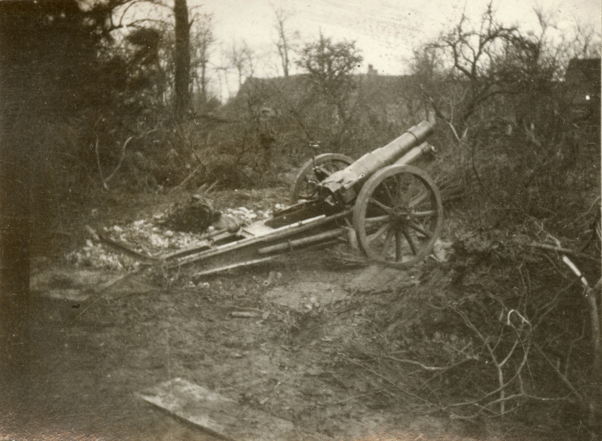 Text i fotoalbum: "Tung fältkanon".